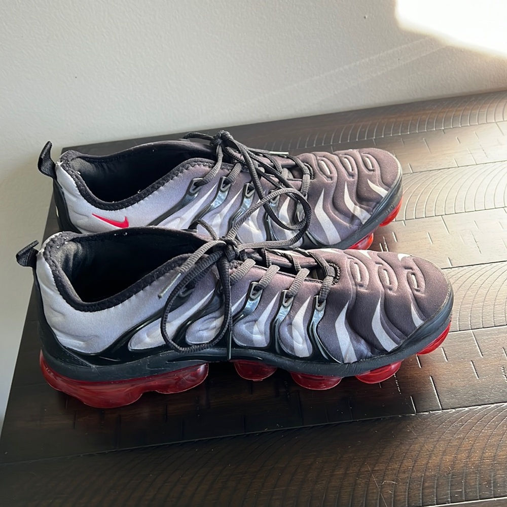 Men’s Nike Air Vapormax Plus TN 2018 Black and Speed Red Shark Bite Size 11